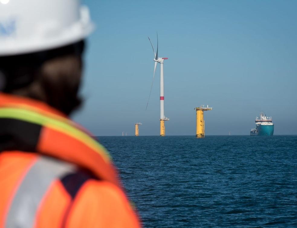 La France produit sa première électricité éolienne en mer