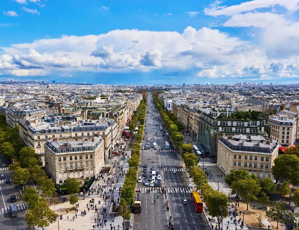 A Paris, la mairie veut piétonniser le bas des Champs-Elysées le dimanche