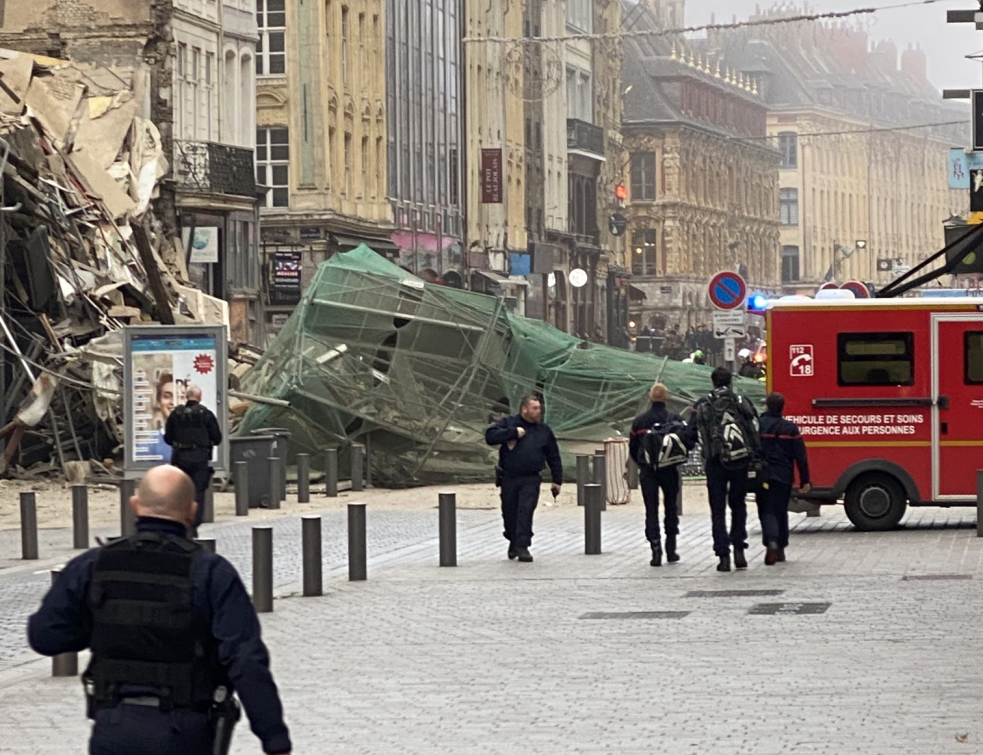 Une semaine après l'effondrement de deux immeubles à Lille, neuf habitants doivent évacuer