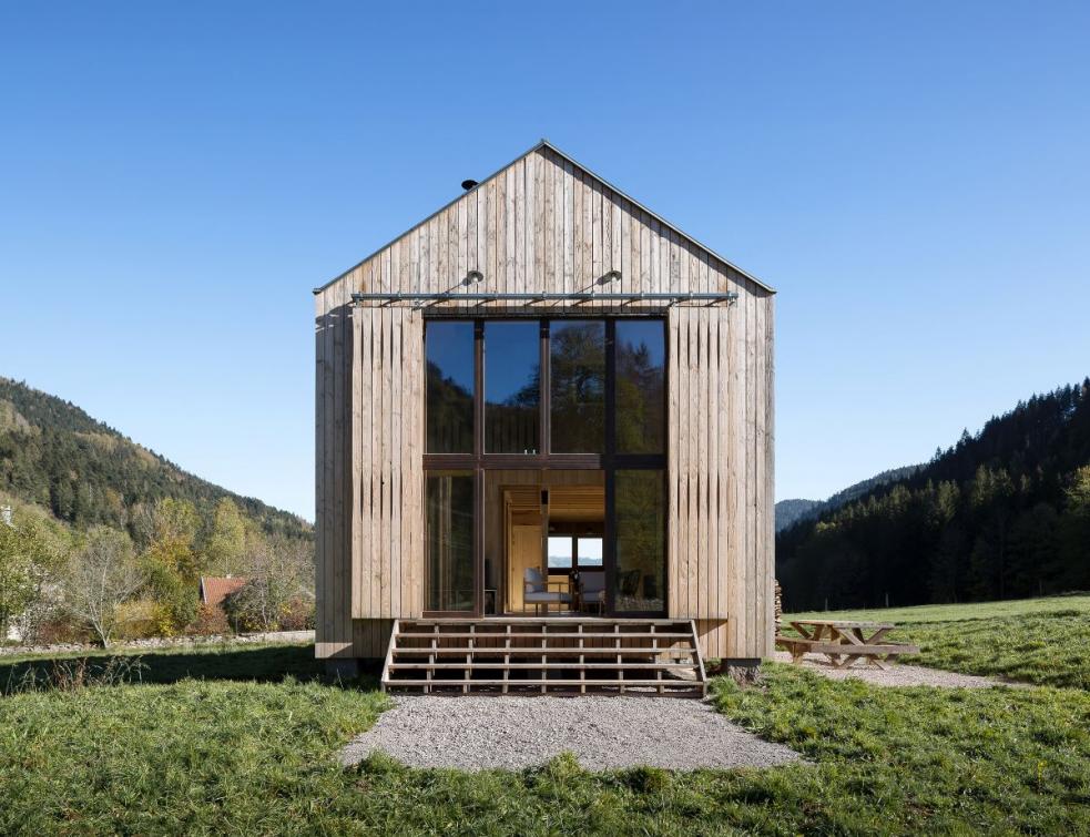 Une grange à habiter dans les Vosges, un petit projet qui plaide pour le vernaculaire