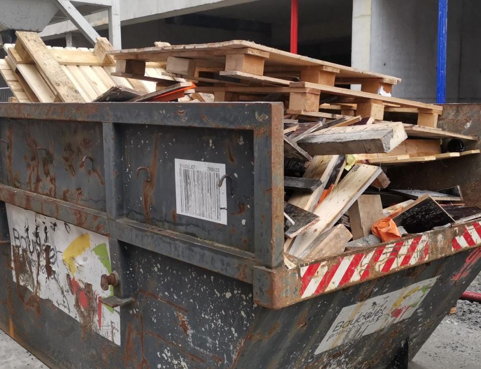 Une benne remplie de déchets de bois peut-elle devenir un tiroir-caisse ?