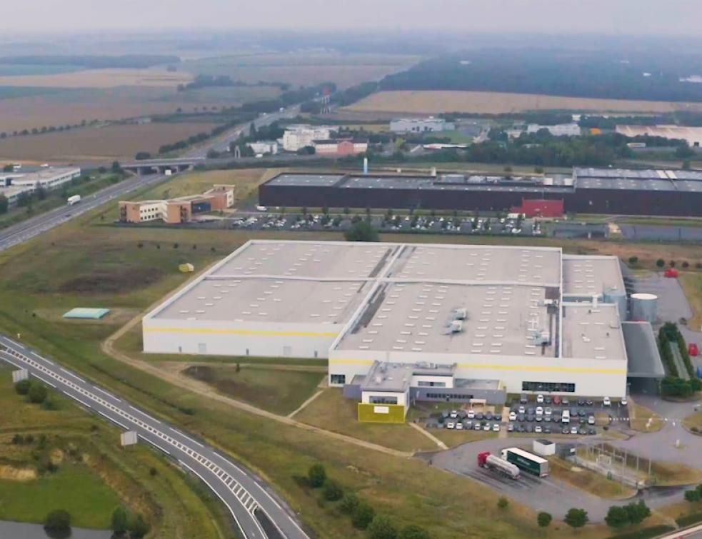 Le site de Bourges (32.000 m2 couverts) est le siège social de Recticel Insulation France et son unité de production de panneaux PIR. (© Recticel)