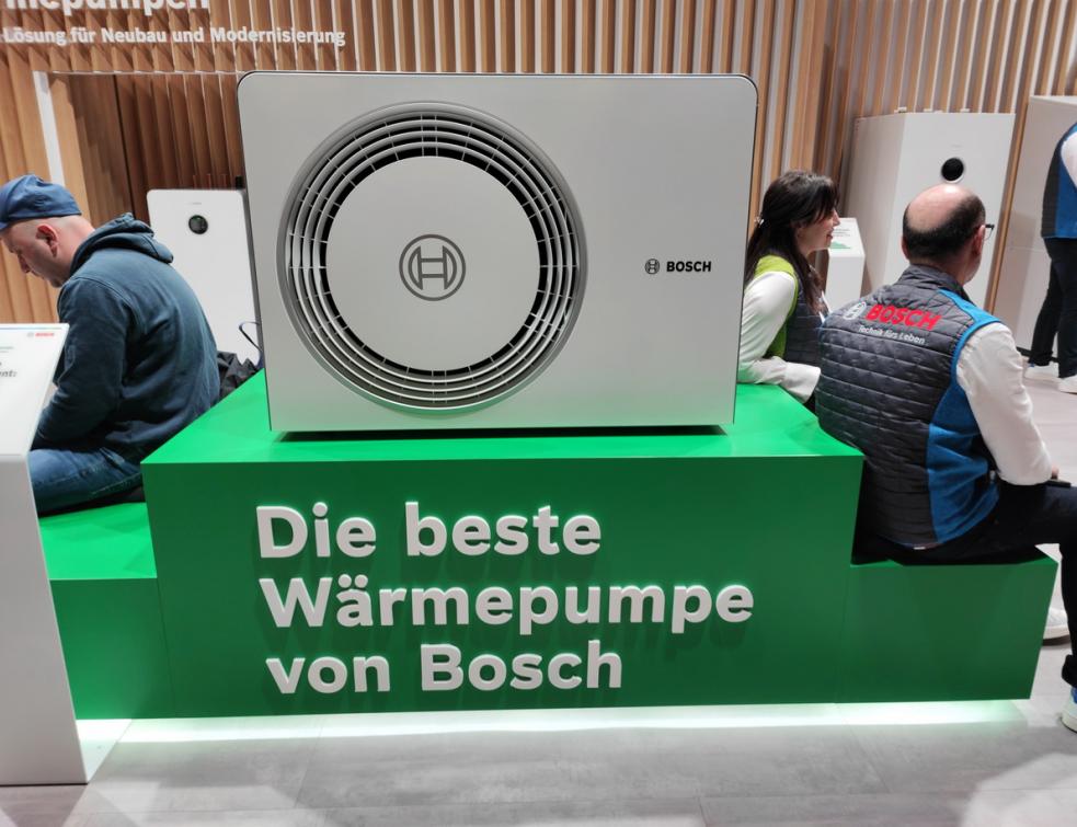 La nouvelle pompe à chaleur au R290 de Bosch exposée au salon ISH2023