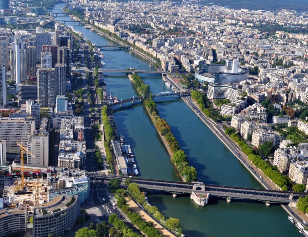 Paris vue du ciel, avec la Seine au centre