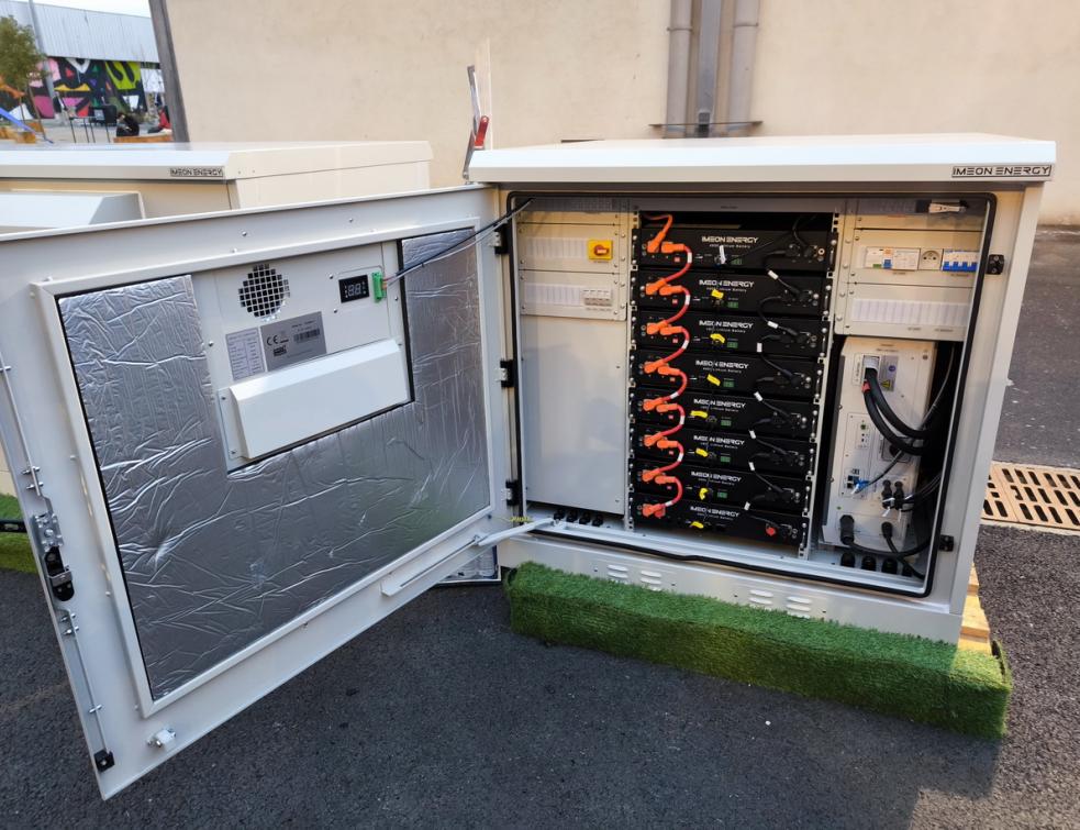 Le nouveau stockage d'électricité en batterie d'Iméon dans son armoire extérieure étanche