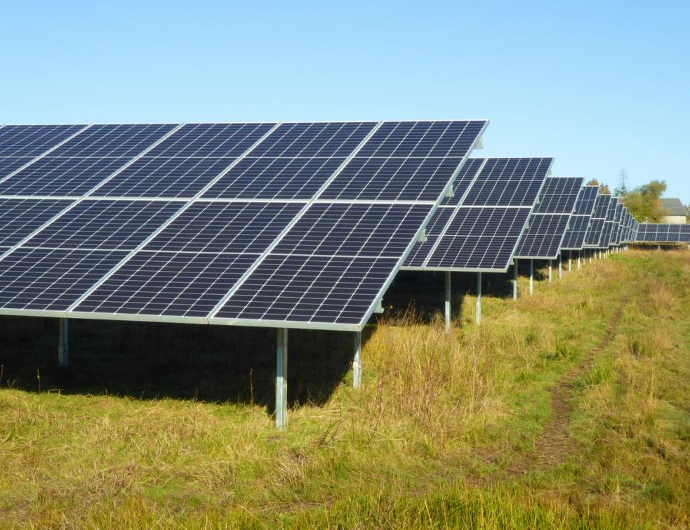 Une ferme photovoltaïque au sol