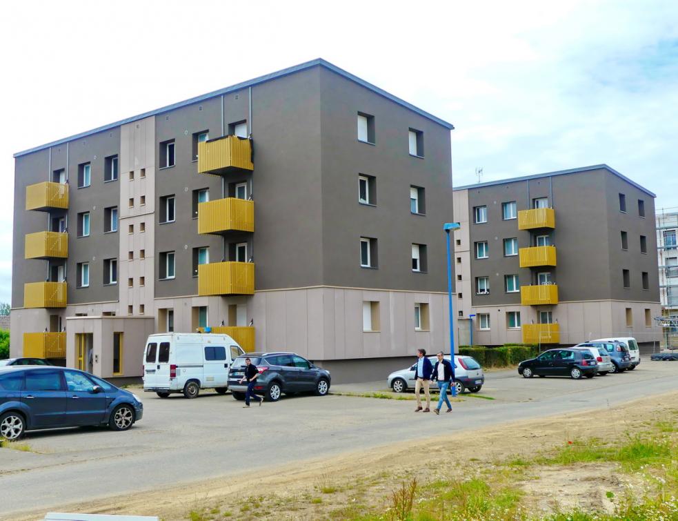 Le chantier de 112 logements réhabilités à Flers avec isolation par l’extérieur, ajout de balcons et pompes à chaleur triple service NIBE F370