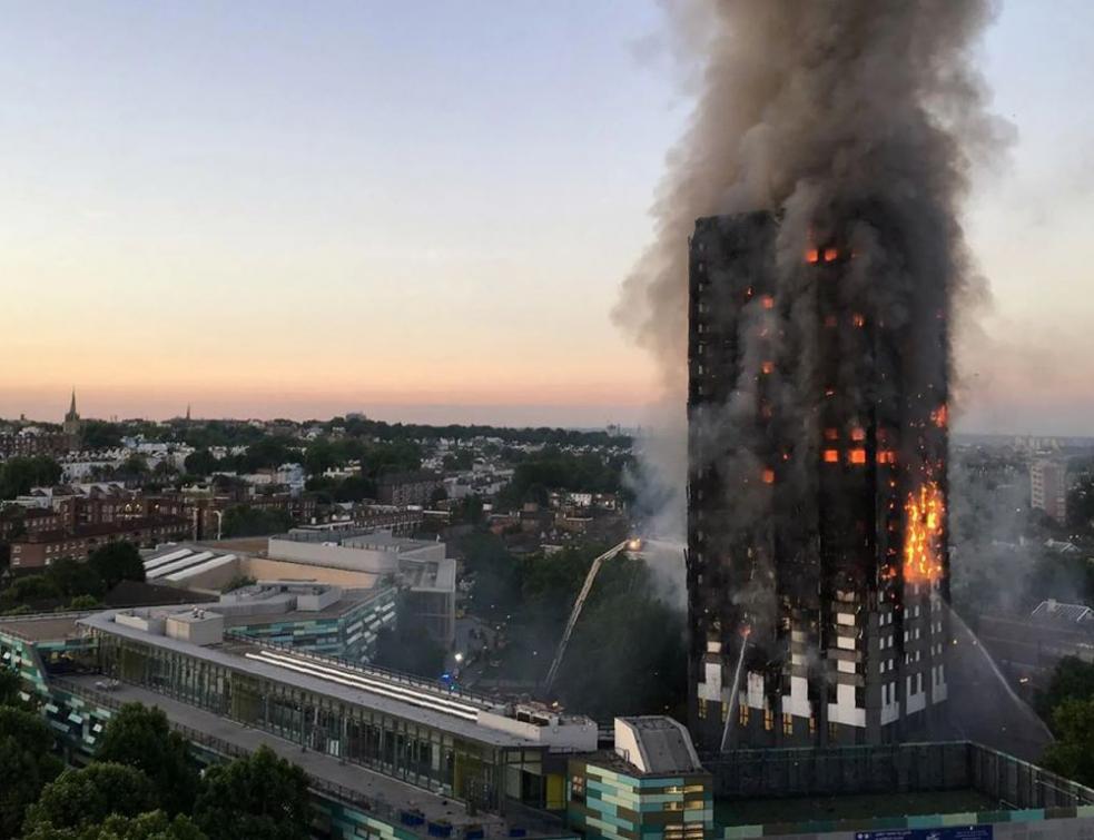 L’incendie de la tour Grenfell à Londres en 2017, le 14 juin. © Natalie Oxford / AFP