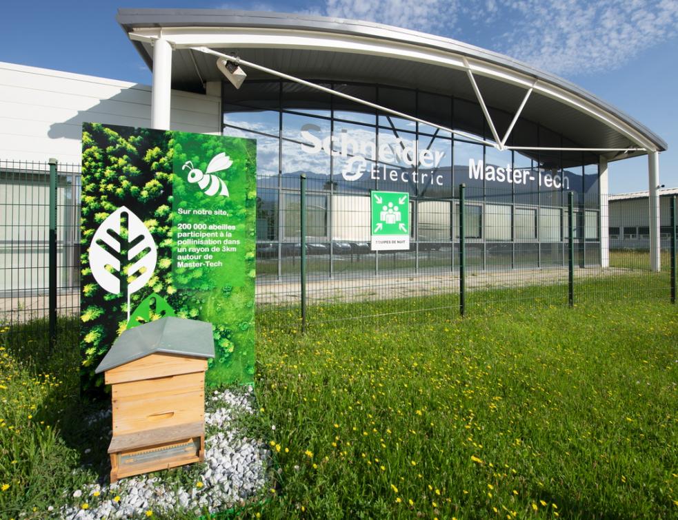 L'usine Master Tech de Schneider Electric près de Grenoble fabrique des disjoncteurs neufs et remet à neuf des disjoncteurs déjà utilisés