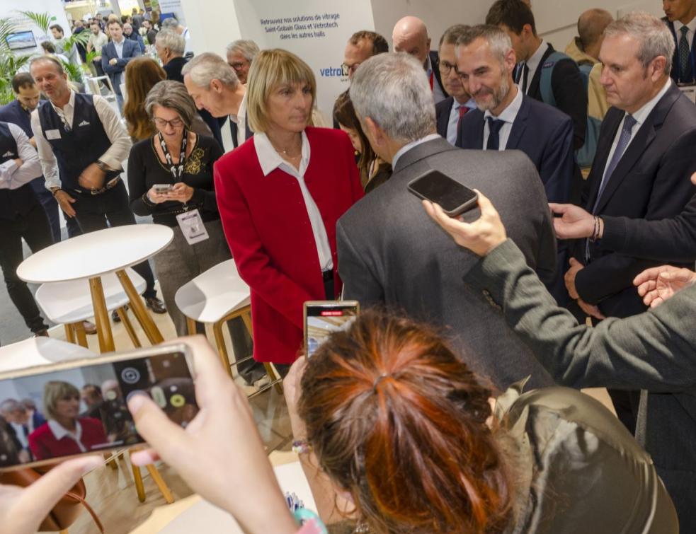 Valérie Létard en visite à Batimat (ici, sur le salon Interclima). © Bernard Reinteau