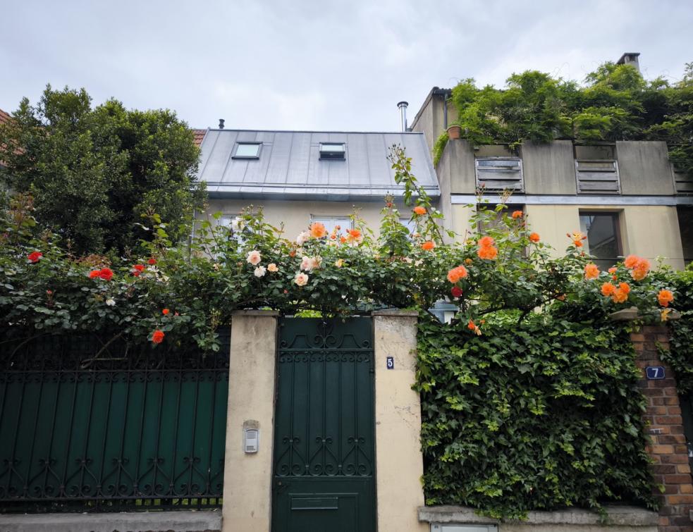 Une maison individuelle rue des Pyrénées à Paris