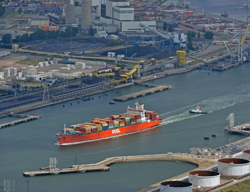 Porte-conteneurs dans le port du Havre. © Patrick Boulen / Ville du Havre