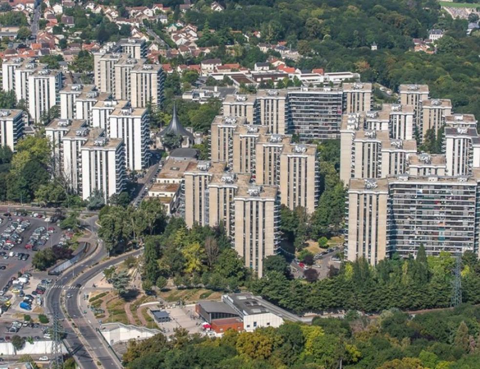 Grigny 2, deuxième plus grande copropriété d'Europe, située dans un quartier prioritaire de Grigny. © Alain Gervais / saif images