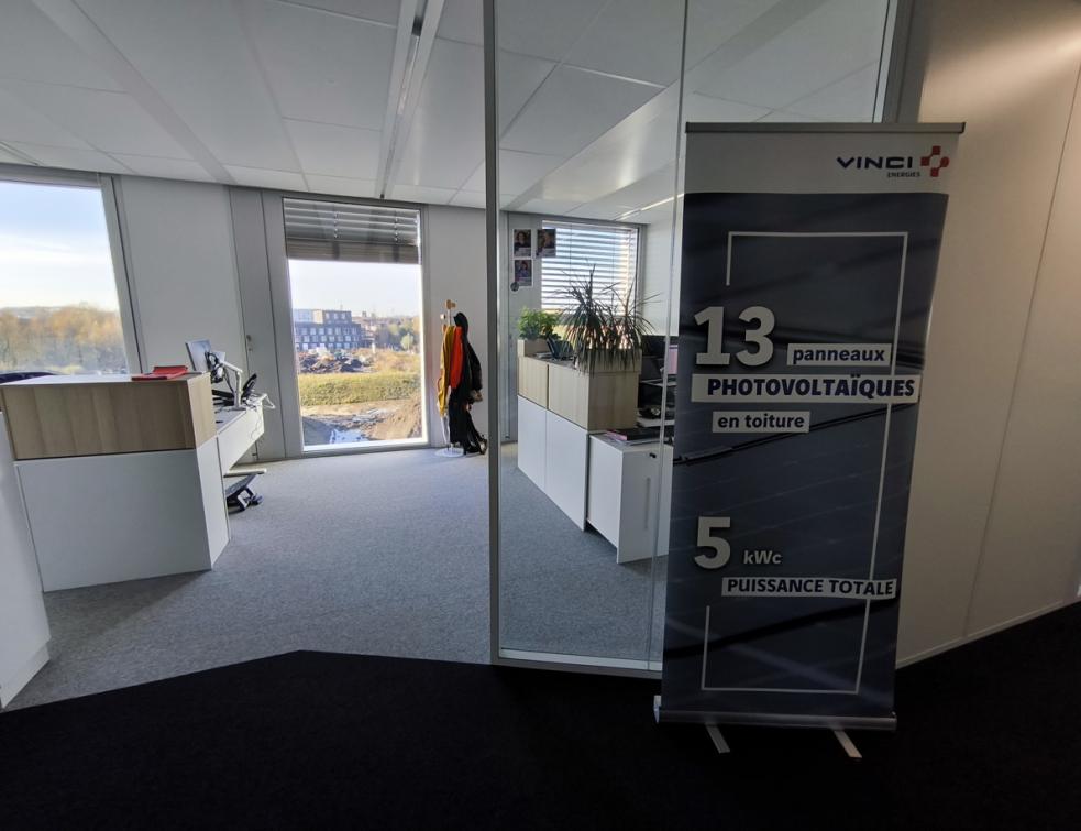 Vue des bureaux de Vinci Energies à Lille équipés d'un réseau hybride associant courant continu et courant alternatif