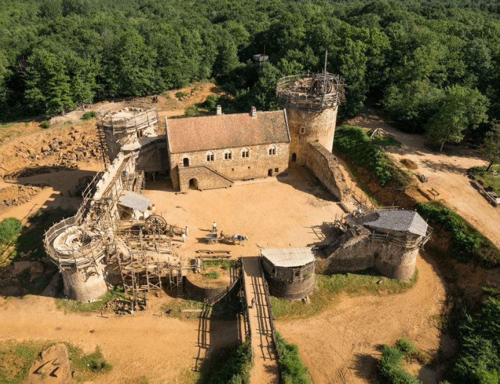 Guédelon, le château miédeval du 21e siècle. © Denis Gliksman / Yonne Tourisme