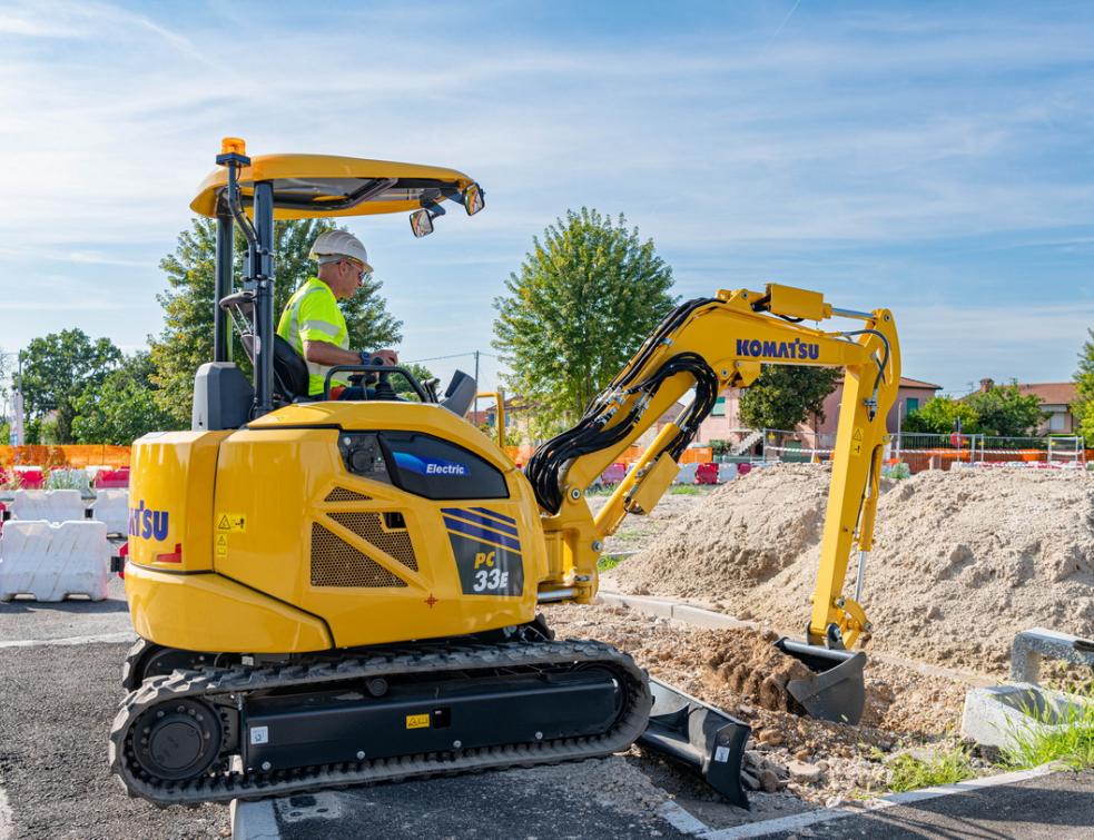 Une tractopelle en action au dernier salon Intermat