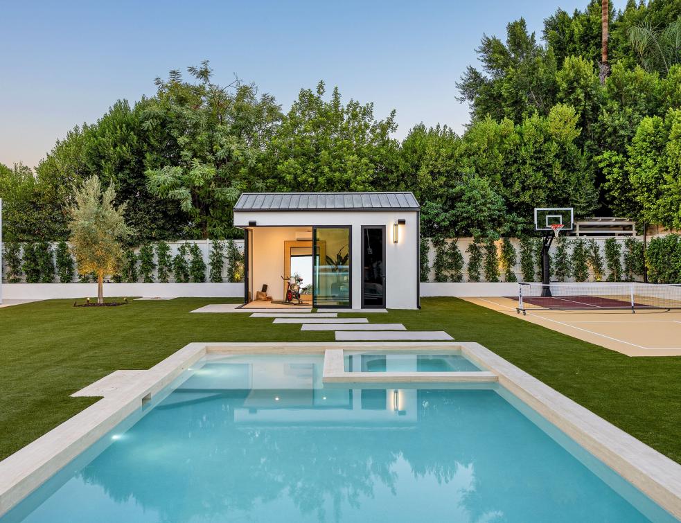 Vue sur une pool house