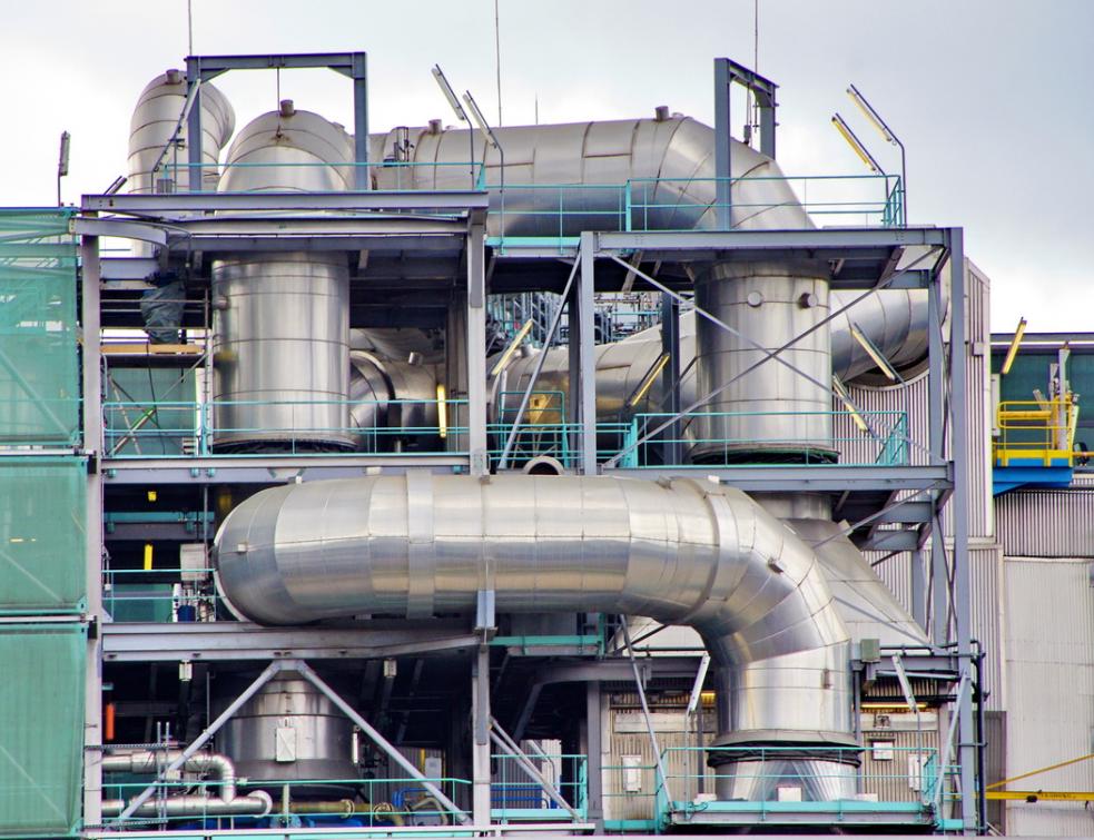 Une usine au bord de la Seine au nord de Charenton sur Seine. © PP