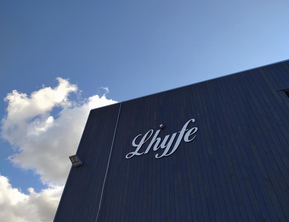 L’usine Lhyfe de Bouin en Vendée possède une capacité de production de 300 kg d’hydrogène vert par jour. ©