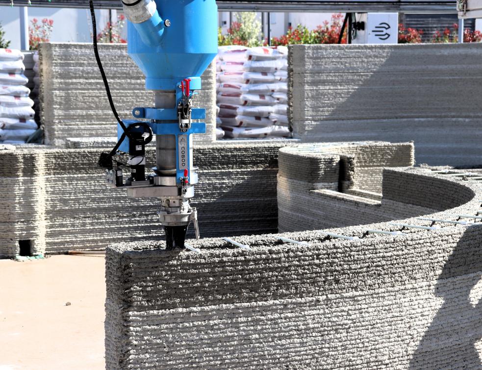 La structure porteuse du plus grand bâtiment européen utilisant l’impression 3D béton directement sur le chantier se construit à Bezannes (Marne) ©EJH