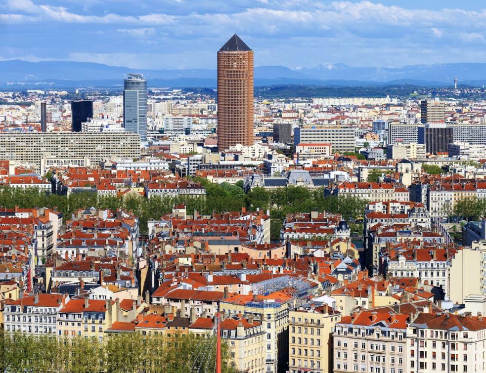 La ville de Lyon est particulièrement sensible au phénomène d'îlot de chaleur urbain. © Freepik