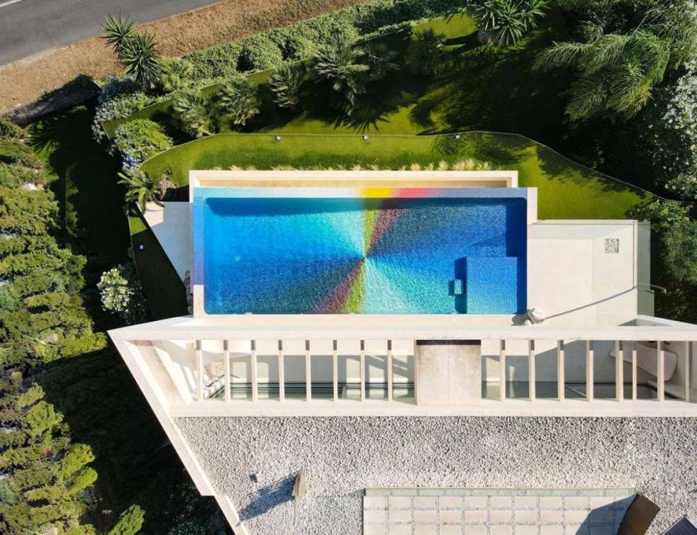 Tout savoir sur le Pool staging. © Felipe Pantone