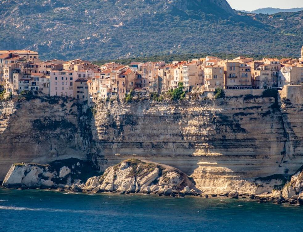 La vulnérabilité du bâti dans la ville haute de Bonifacio. © Christian Thoni / Unsplash