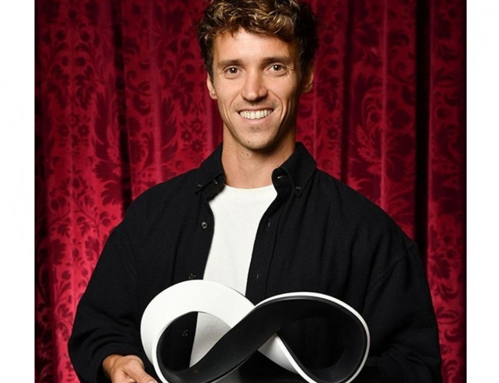 Hugo Volpei, fondateur de Trone reçoit le prix de l’Audace au Sommet du Luxe et de la Création. © Trone