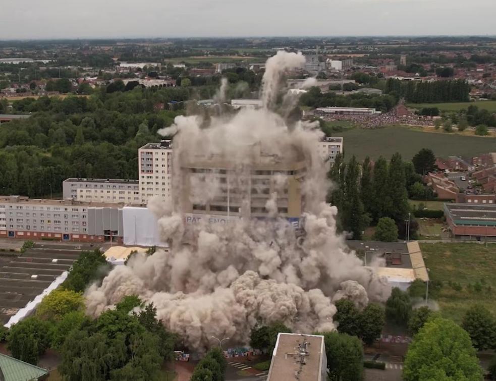 Destruction de la tour Kennedy. © Ville de Loos