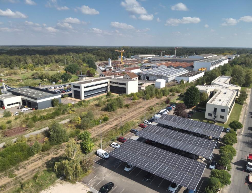 Baudin Chateauneuf va finaliser l'installation de 2 MWc de production PV, soit environ 10 000 m2 de panneaux solaires © Baudin Chateauneuf