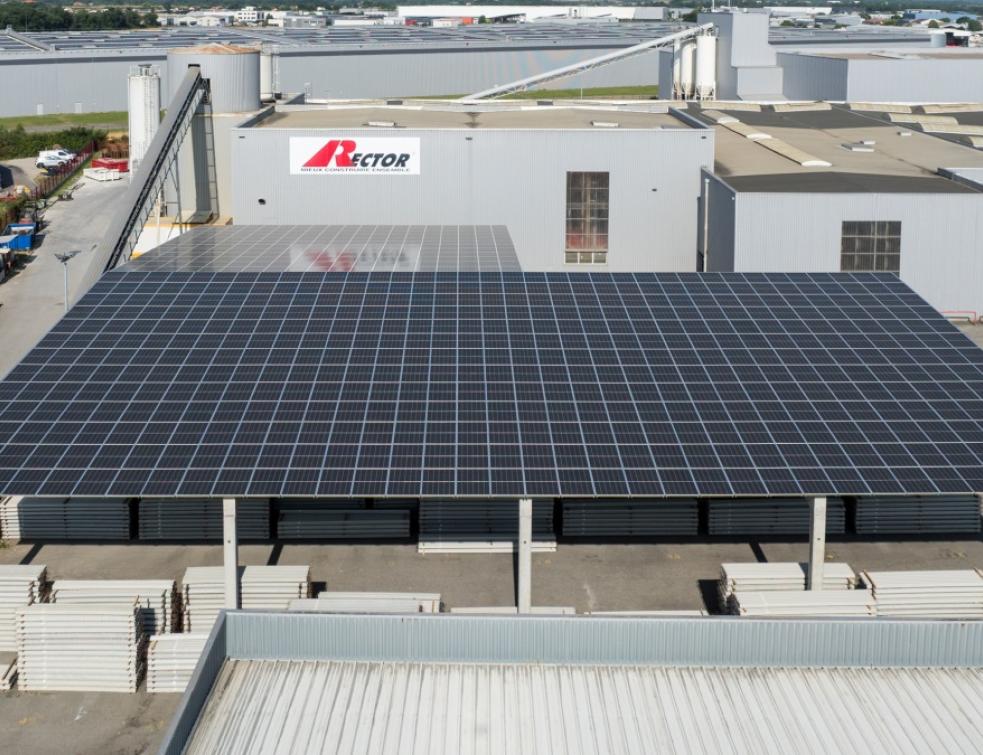 Rector lance une nouvelle activité d’ombrières industrielles photovoltaïques en béton. © Rector
