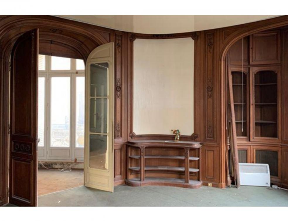 Un immeuble haussmannien parisien au cœur de la discorde. © Paris Habitat