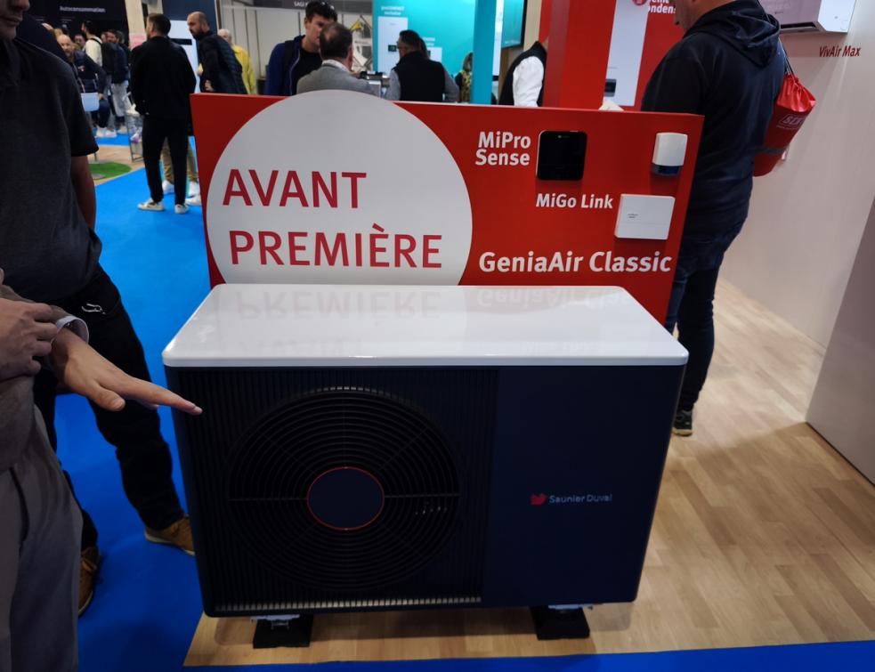 La nouvelle pompe à chaleur air/eau Genia Classic au R290 de Saunier-Duval dévoilée à Artibat. © PP