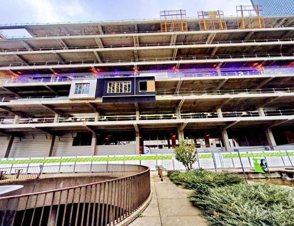 L'état actuel du bâtiment CB3, futur siège de Sanofi France à La DéFense. © PP