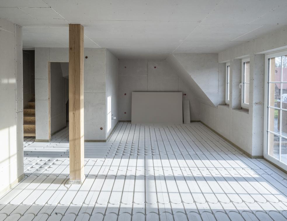 Le plancher chauffant rafraîchissant, une solution adaptée aux exigences acoustiques et thermiques du neuf et aux contriantes de la rénovation.