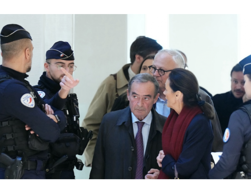 L'ancien PDG du cimentier français Lafarge, Bruno Lafont, arrive au tribunal de Paris le 4 novembre 2025. © Dimitar Dilkoff / AFP
