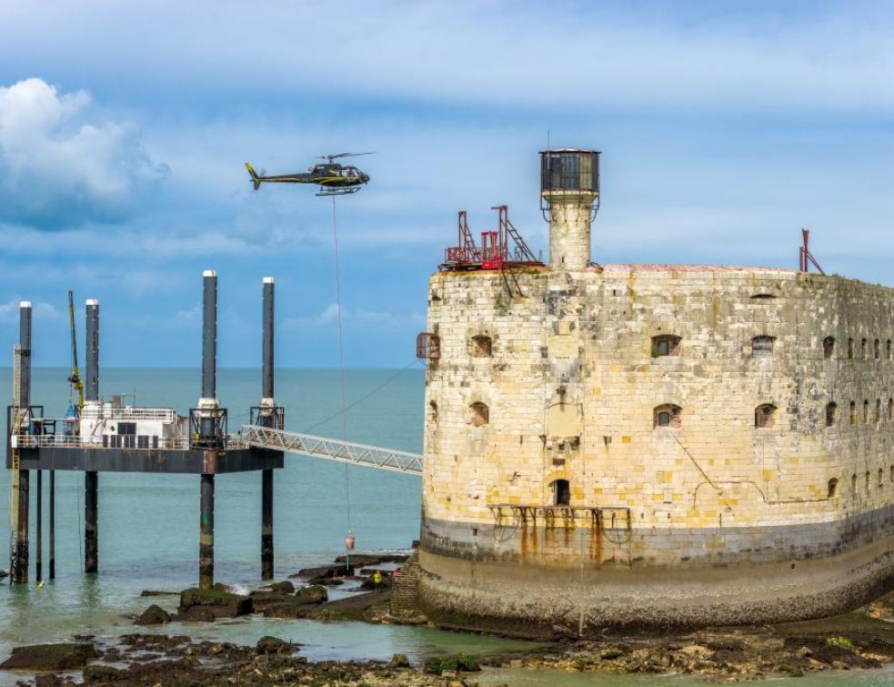 L'expertise et le savoir-faire d'Edycem choisis pour la restauration en pleine mer de Fort Boyard. ©
