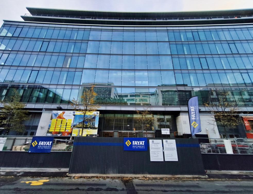La façade du bâtiment de bureaux JIN dans le XIIIe arrondissement de Paris