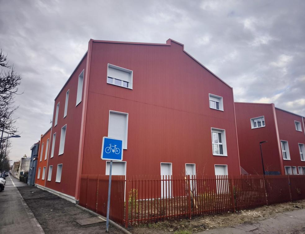 Vue d'angle d'un des bâtiments de la résidence Madeleine Didier à Arras construits en hors-site 3D