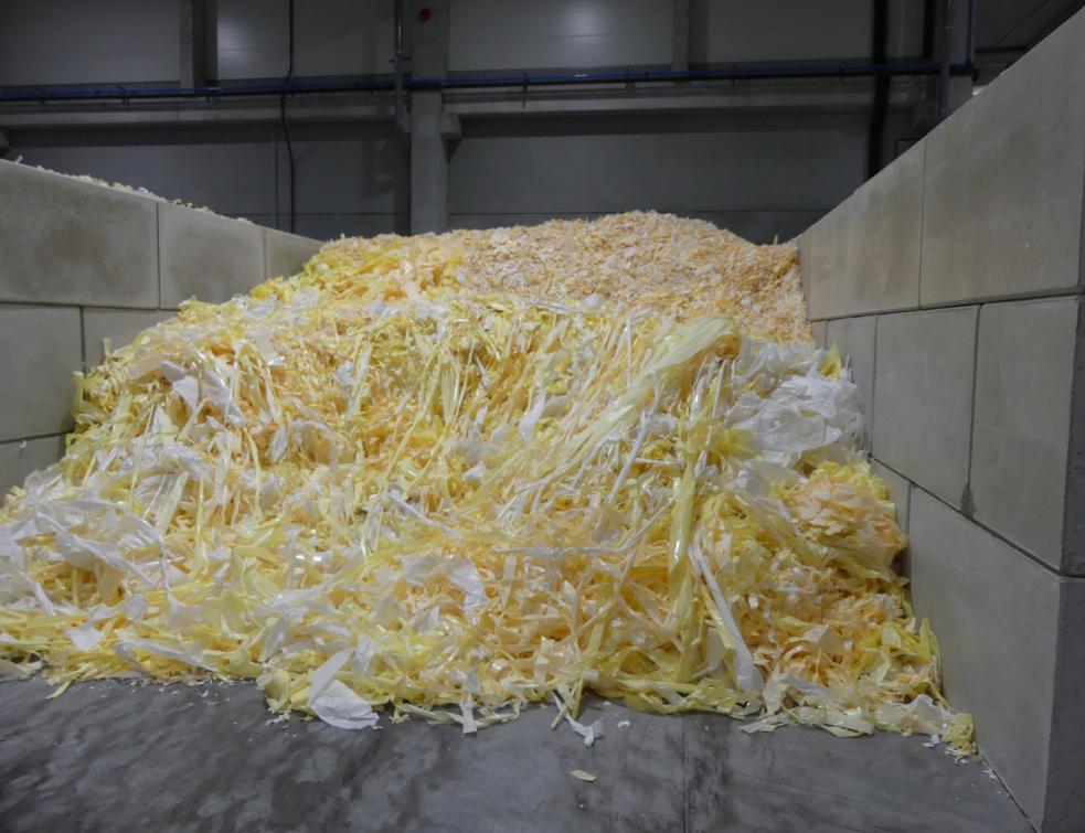 La glassine en tas en attente de traitement dans la nouvelle usine Soprema. ©