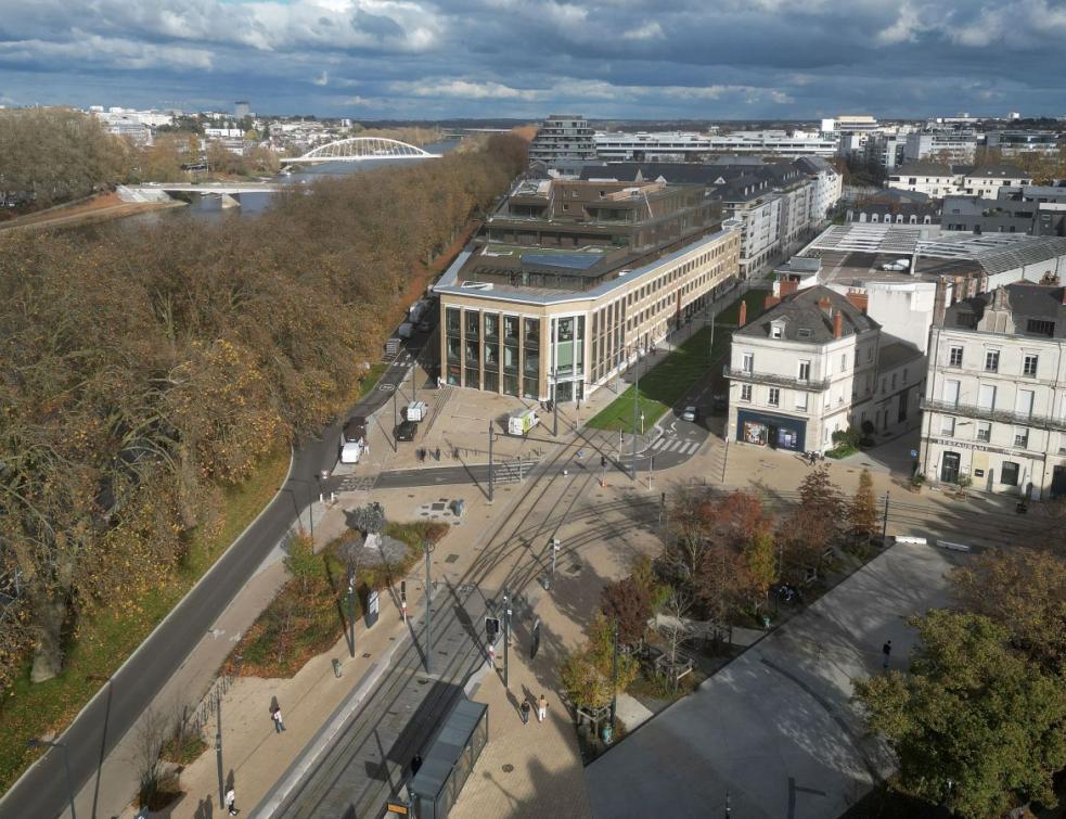 Restructuration et surélévation de l’ancienne usine Cointreau. © Stéphane Chalmeau