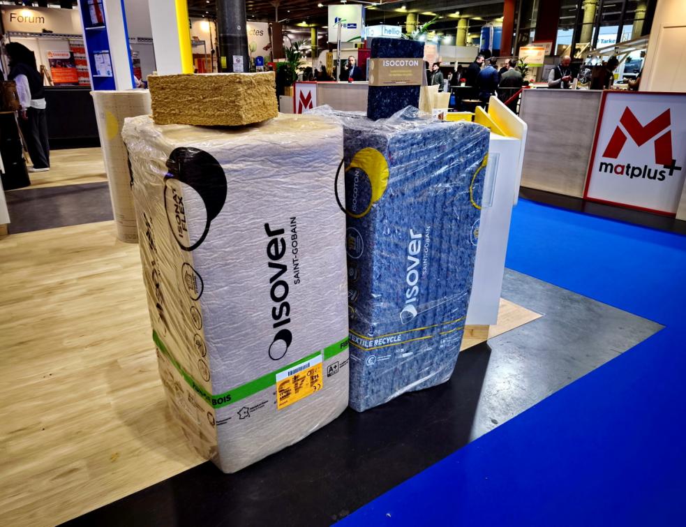 Isover propose de l’isolation thermique en fibres de bois et en textile recyclé