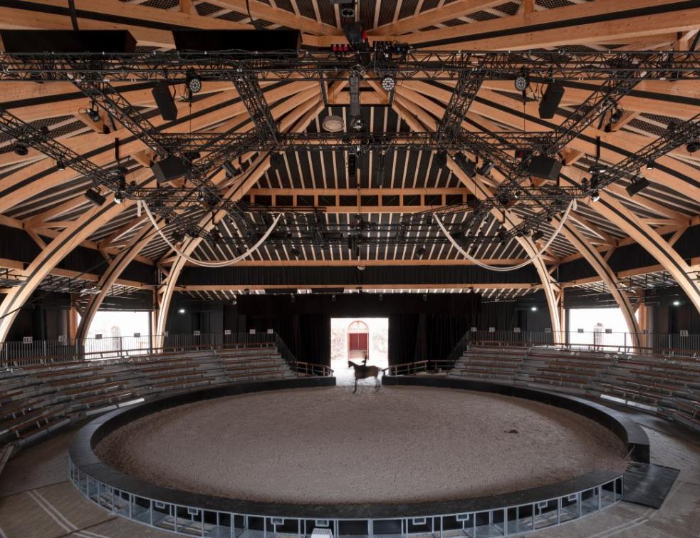 Grande Halle d’Hennebont : bois, lumière et patrimoine équestre. © Yon de Poncins