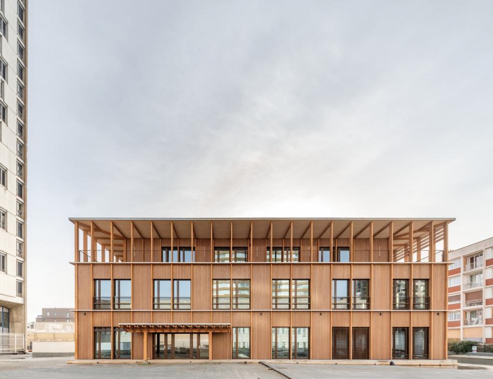 La Pavillon Keller fait entrer la botte de paille dans Paris. © Luc Boegly