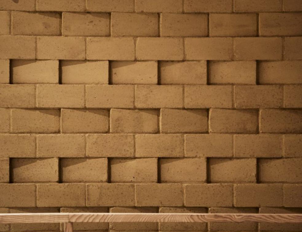 Briques de terre crue : wienerberger structure une offre certifiée bas carbone.