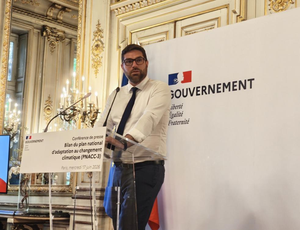 Vincent Jeanbrun, ministre de la Ville et du Logement, le 17 juin 2026 à Paris sous les dorures de l’Hôtel de Roquelaure