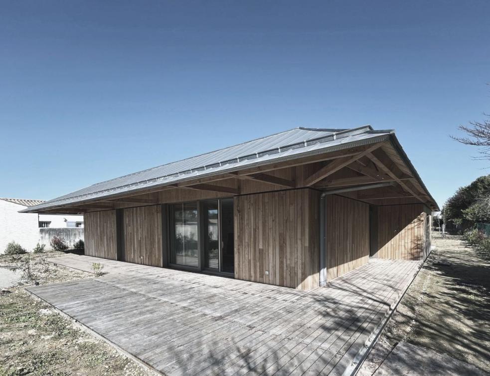 Maison Canicule à Aigrefeuille d'Aunis avec Karawitz et Bois et Paille