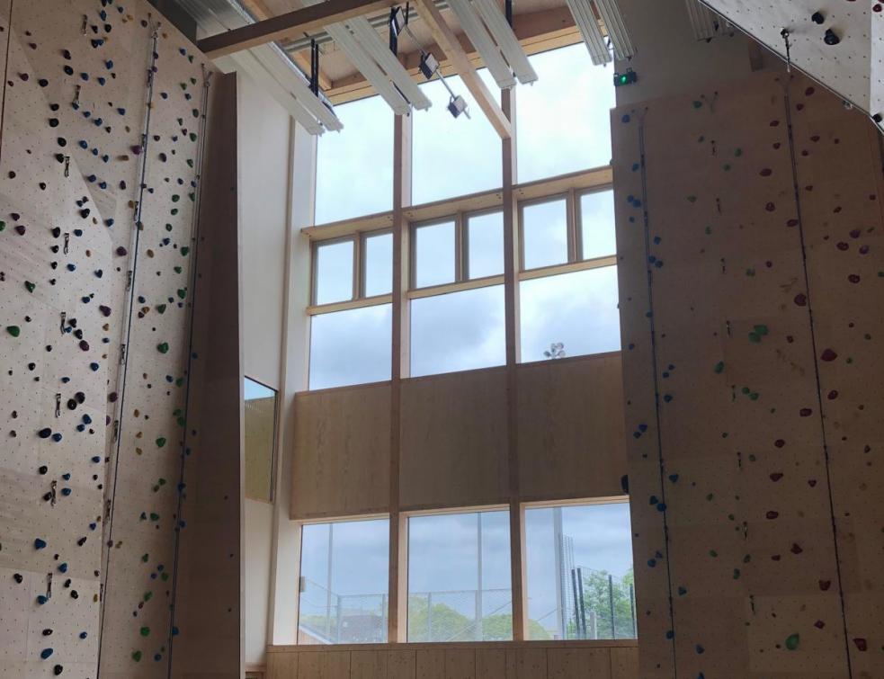 Olry, le spécialiste du mur-rideau en bois réussit son changement de génération. ©