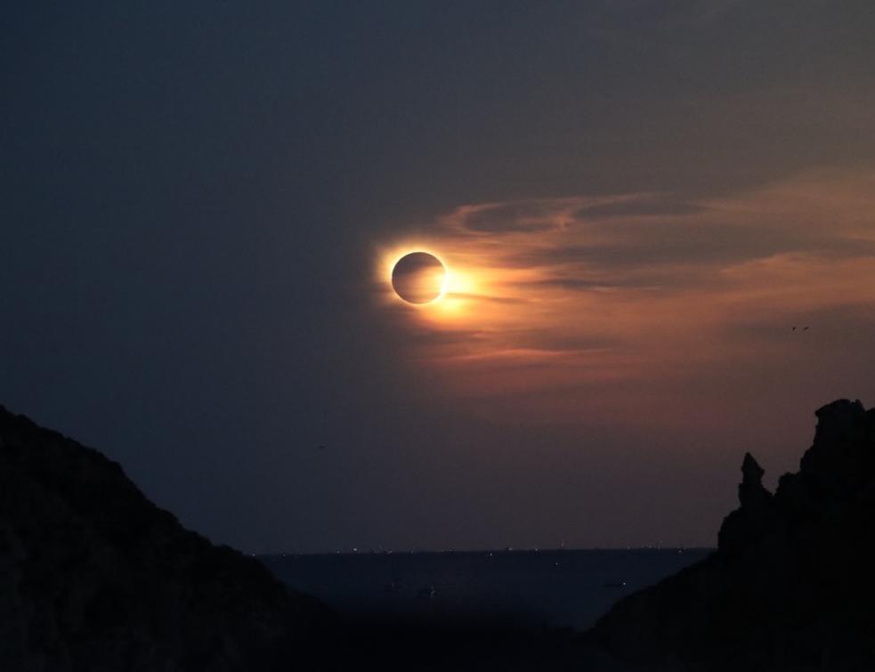 Éclipse solaire : a-t-elle fait baisser la consommation électrique ? © Jim et Maria Curlin
