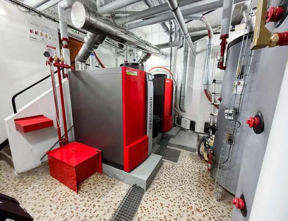 Une chaufferie gaz avec des chaudières Hargasnner.